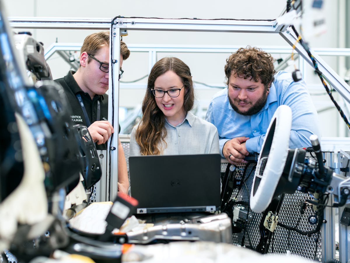 Samo Sales & Services – Expert Engineering Team at Work